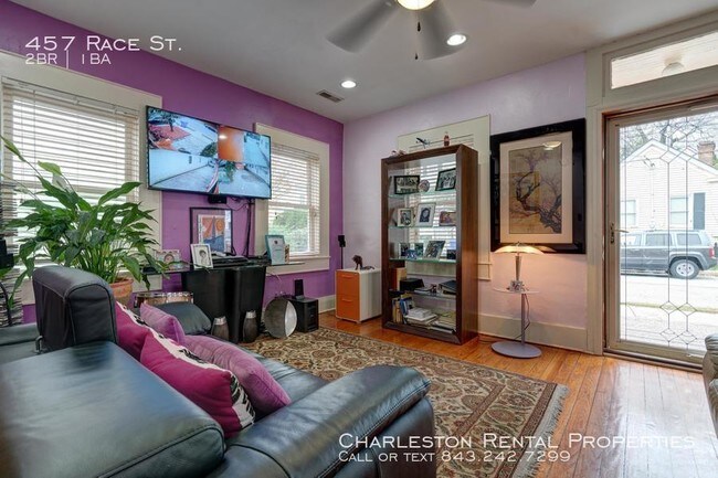 Photo - 457 Race St House