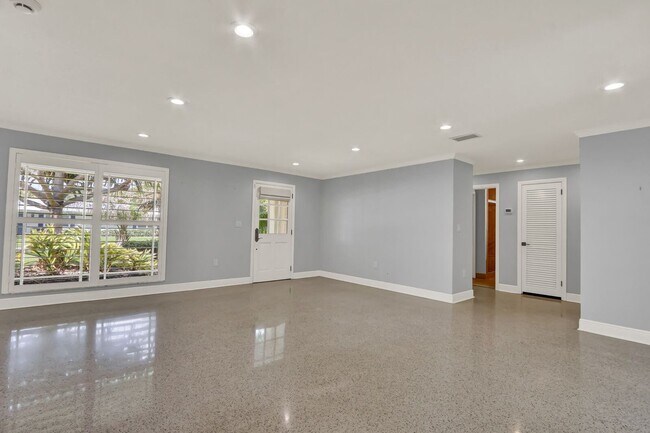 Foto del edificio - 382 SE Edgewood Dr