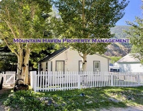 Building Photo - 913 Griffith St