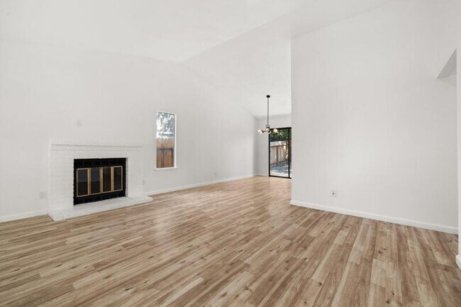 Foto del edificio - 4717 Boylston Ct