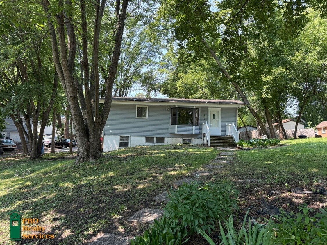 Primary Photo - 4 Bedroom Home **Half off August Rent with...