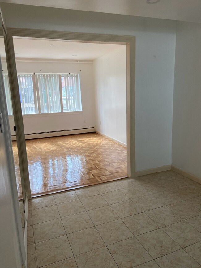 Foto del edificio - 8815 Pitkin Ave