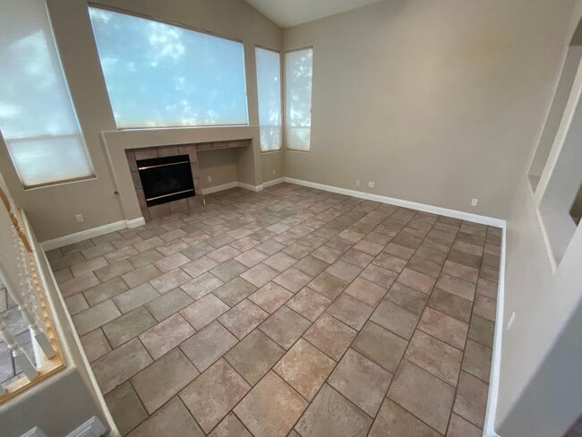 Building Photo - Beautiful 4 bed/ 3 bath house located in Summerlin