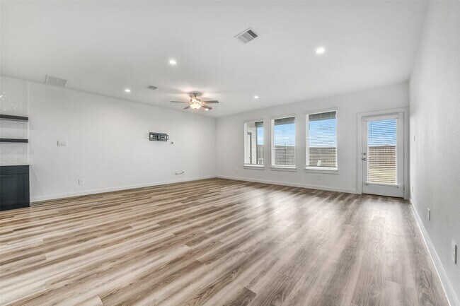 Foto del edificio - 3028 Crown Gate Dr