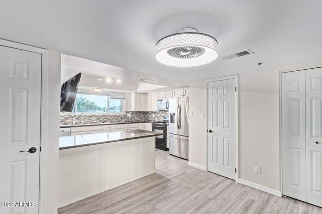 Building Photo - Charming 2 Bed 2 Bath Townhome near Downto...