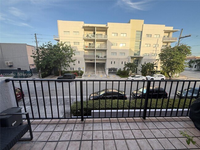Building Photo - 777 SW 9th Ave