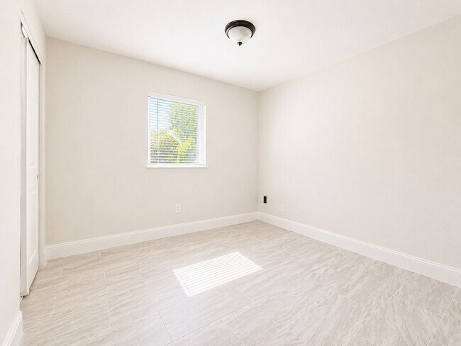 Foto del edificio - Newly Renovated 3/1 Single Family Home with Bonus room