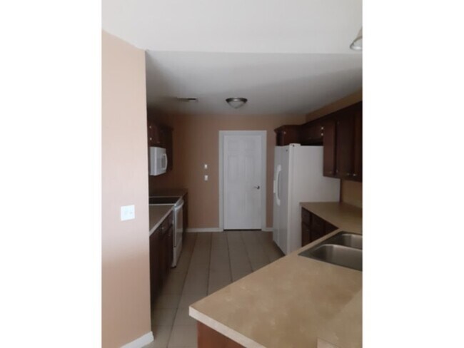 Foto del edificio - 2415-2445 SW 45th St