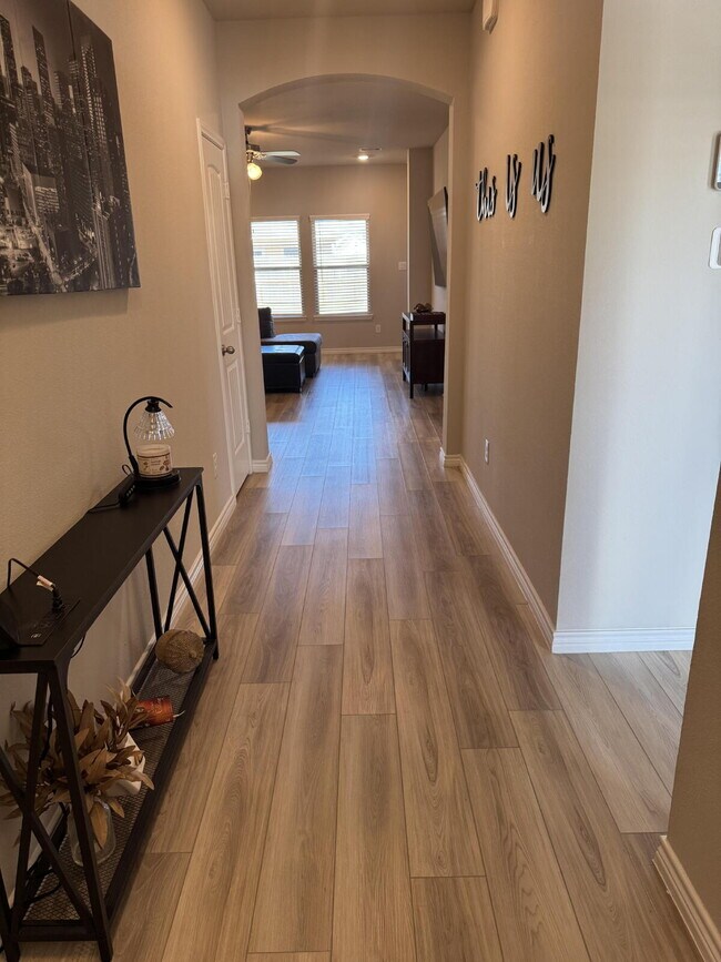 Foto del edificio - "Charming 3-Bed, 2-Bath Home in Bryan, TX!"