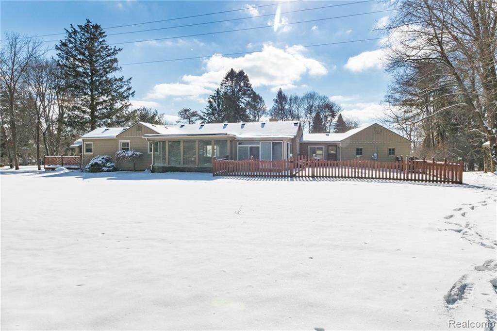 Primary Photo - 46920 W Seven Mile Rd