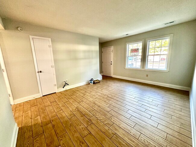 Foto del edificio - 1605 Fawn Vista Dr N