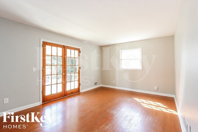 Foto del edificio - 2739 Sherlock Dr