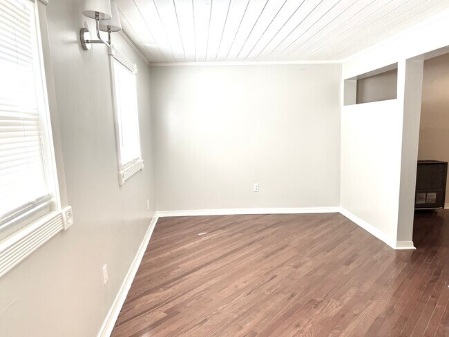 Building Photo - 1306 Carr Ave
