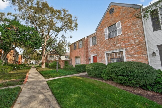 Foto del edificio - 14535 Misty Meadow Ln