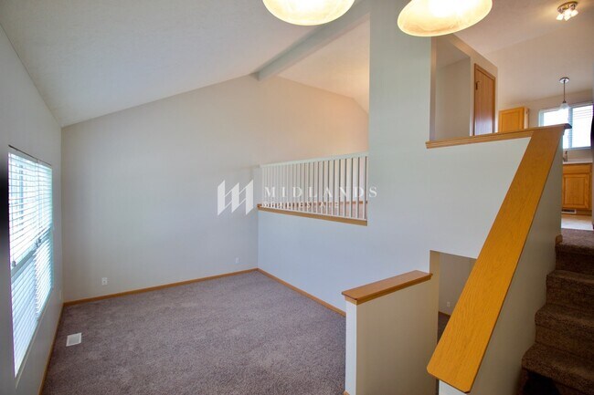 Building Photo - Lovely Piper's Glen Home
