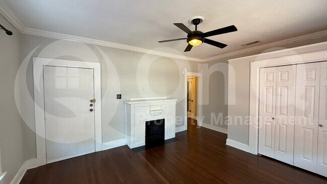 Foto del edificio - 2703 Gladstone Dr