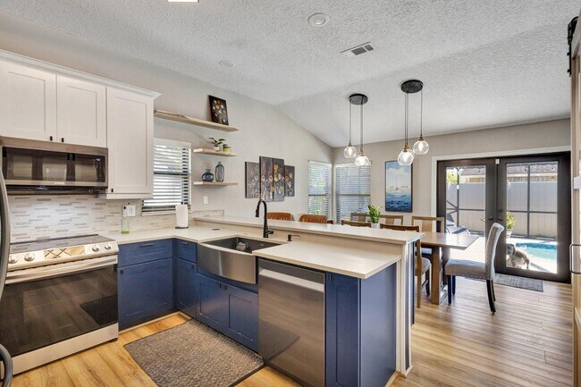 Building Photo - 13005 Meadowbreeze Dr