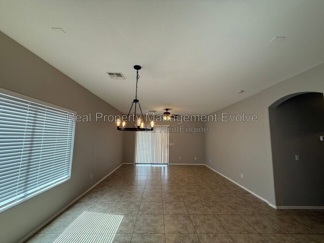 Foto del edificio - 2513 W Woburn Ln