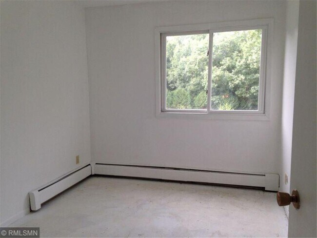 Building Photo - 1601 N Innsbruck Dr