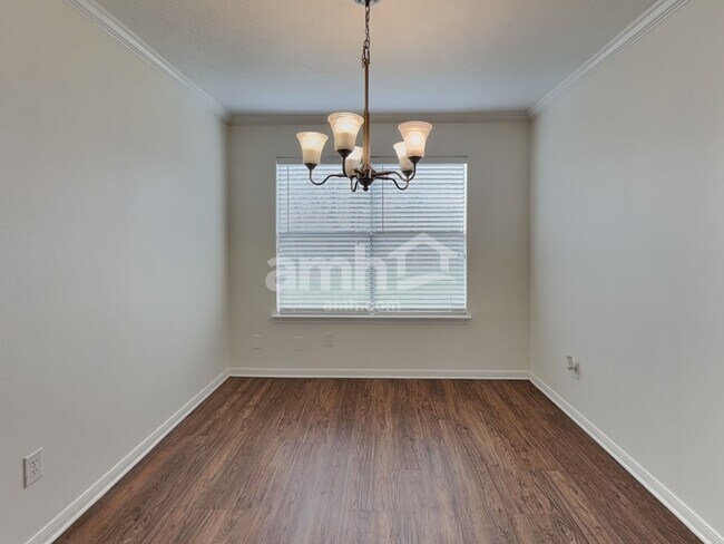 Foto del edificio - 15923 Mission Glen Dr