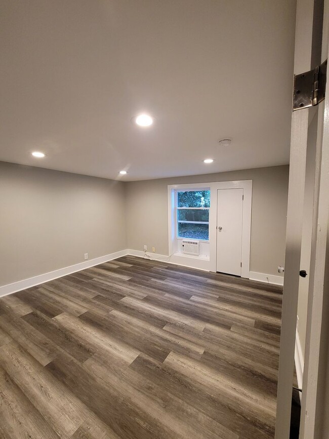 Building Photo - Newly Renovated 2 bed 1 bath- Dunn, NC