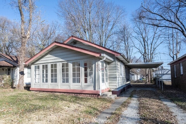 "Charming 2-Bed Home with Gleaming Hardwoo... - "Charming 2-Bed Home with Gleaming Hardwoo...