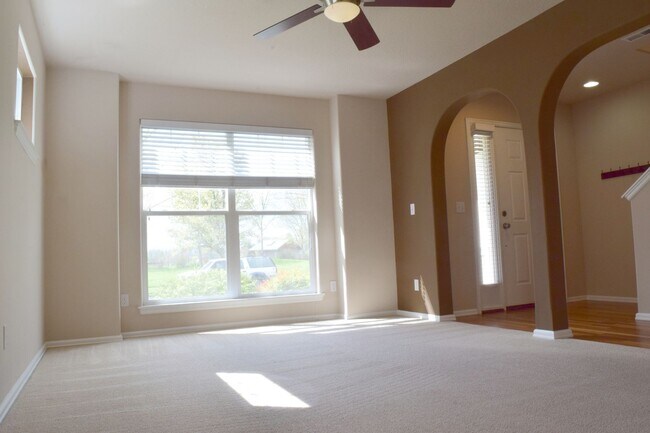 Building Photo - Beautiful 3 Bedroom 2.5 Bath Home In Willa...