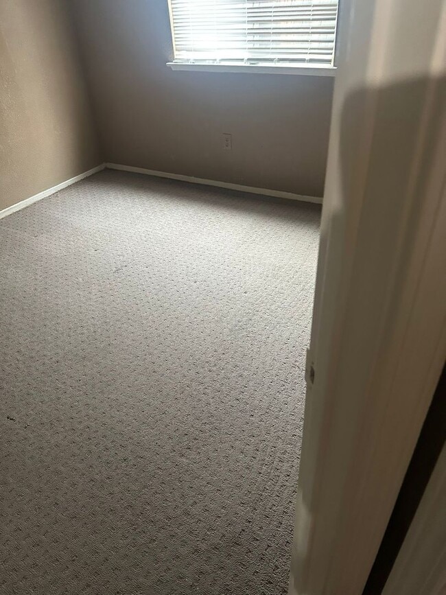 Building Photo - 3bd 2bth in a peaceful neighborhood. Freshly painted! Move in ready. Apply now!!