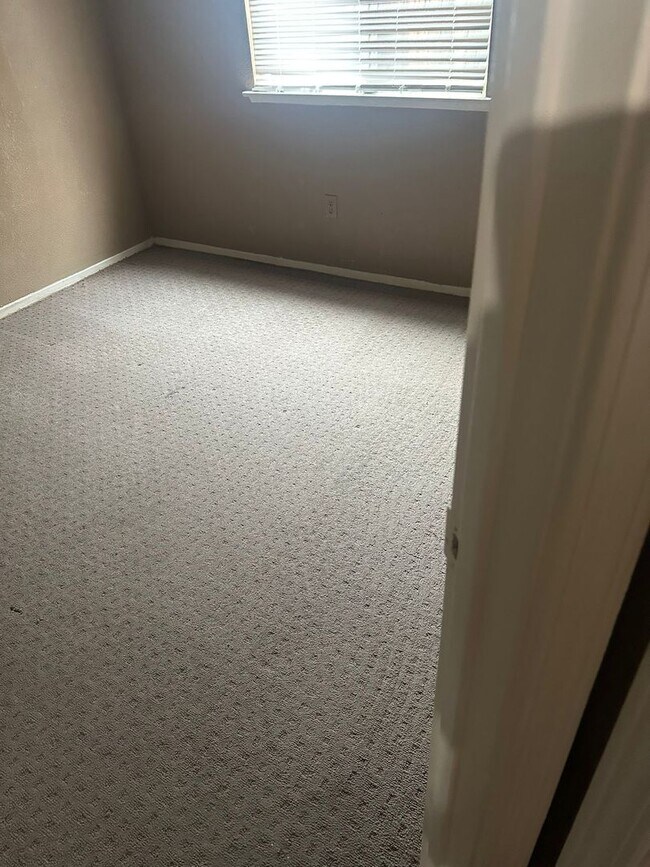 Foto del edificio - 3bd 2bth in a peaceful neighborhood. Freshly painted! Move in ready. Apply now!!