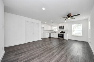 Building Photo - 8125 Laura Koppe Rd