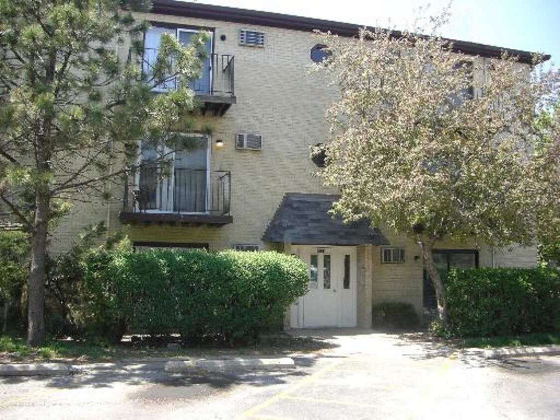 Primary Photo - 2402 Randall Ln