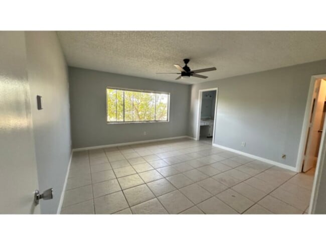 Foto del edificio - 3 Bedroom, AVAILABLE NOW!! 2 Bath Located ...