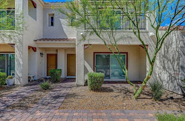 Building Photo - Stunning three bedroom in guard gated Tuscany! Tons of upgrades!