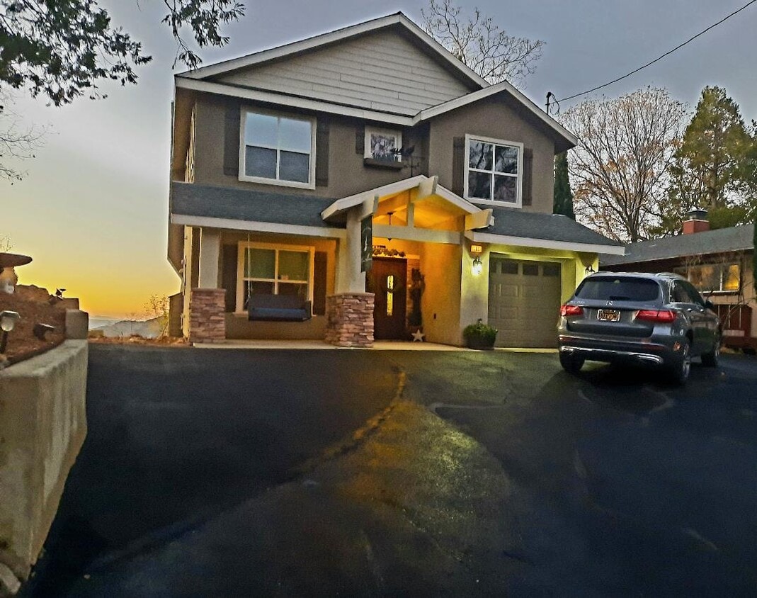 160 Darfo Dr, Crestline, CA 92325 House for Rent in Crestline, CA