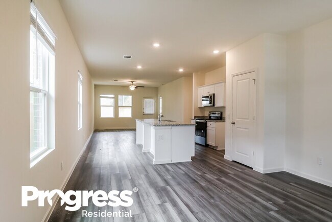 Building Photo - 7827 Royalwood Dr