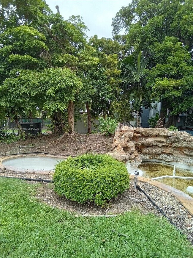 Foto del edificio - 9365 Fontainebleau Blvd