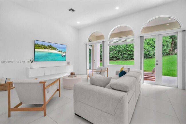 Foto del edificio - 2163 Bay Ct
