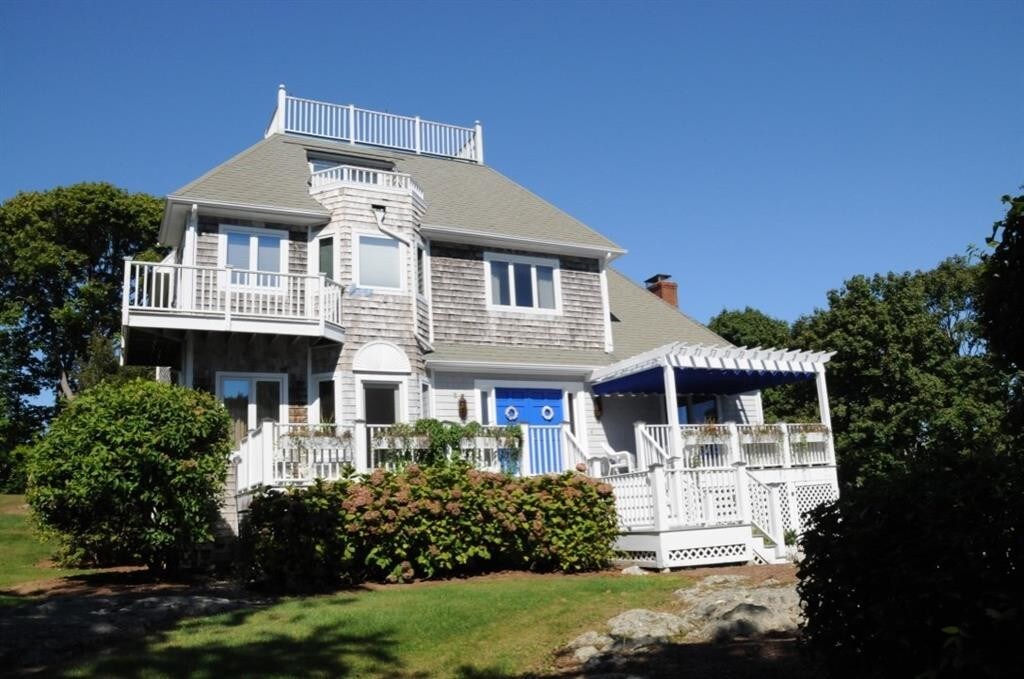 39 Brenton Rd, Newport, RI 02840 House for Rent in Newport, RI