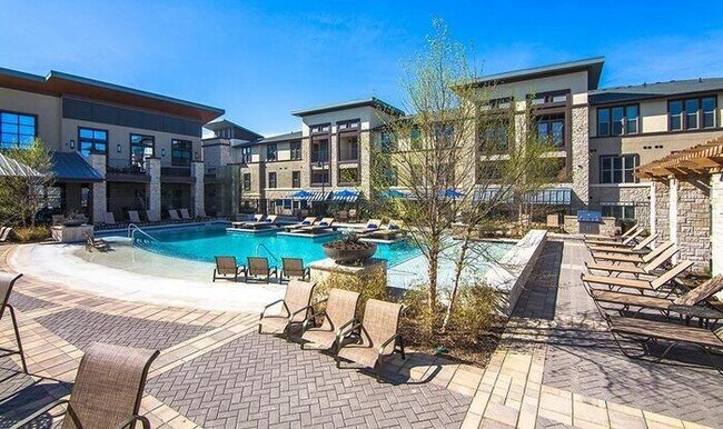 Foto del edificio - 1301 Bray Central Dr