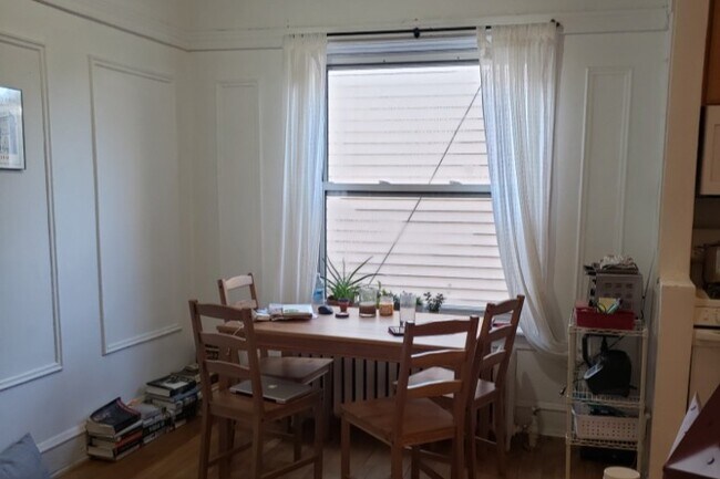 Foto del edificio - 683 W Wrightwood Ave