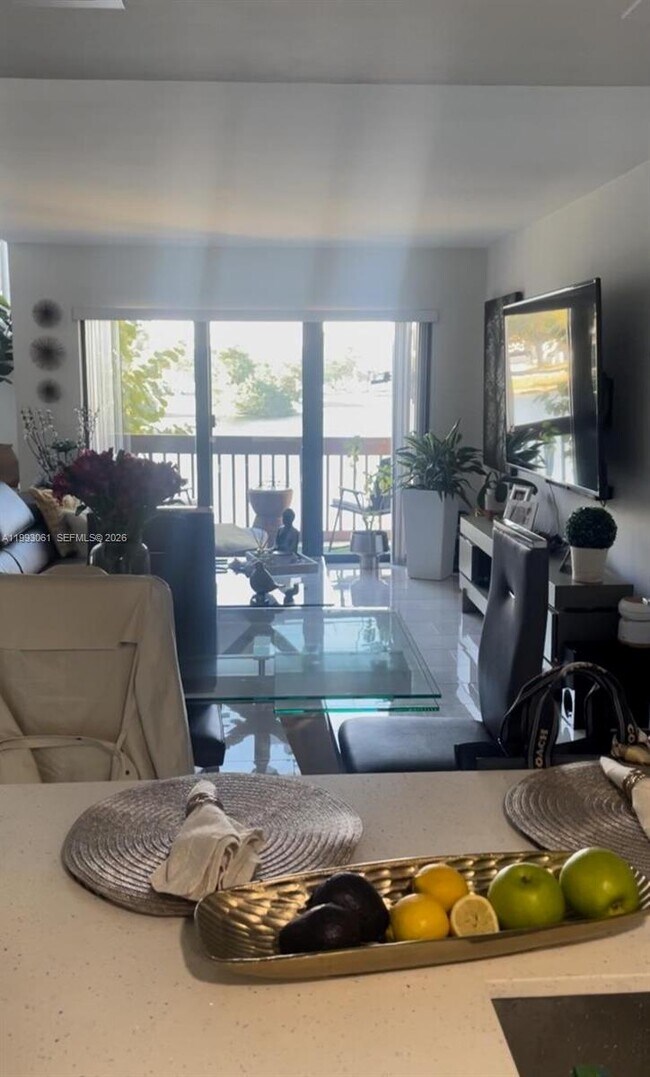 Foto del edificio - 10000 NW 9th St Cir