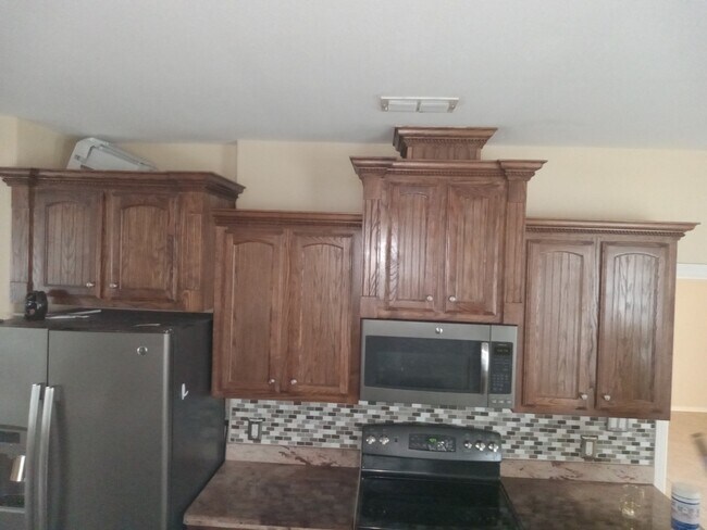 Building Photo - 1003 Lake View Dr