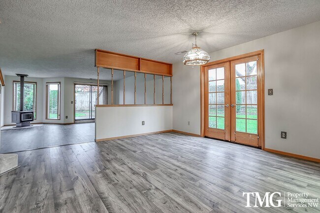 Building Photo - Salmon Creek Condo w/ Two Primary Bedrooms...