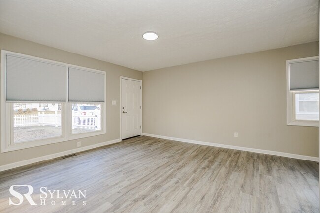 Building Photo - Charming newly renovated 3BR, 1BA
