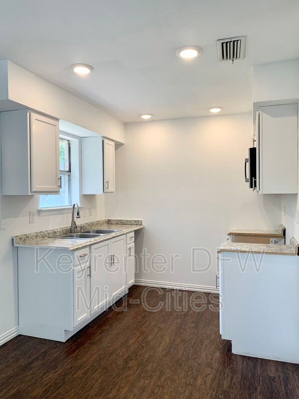 Foto del edificio - 1206 Curtis Dr