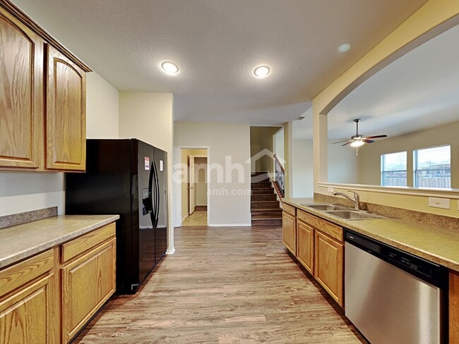 Building Photo - 1100 Oakbrook St