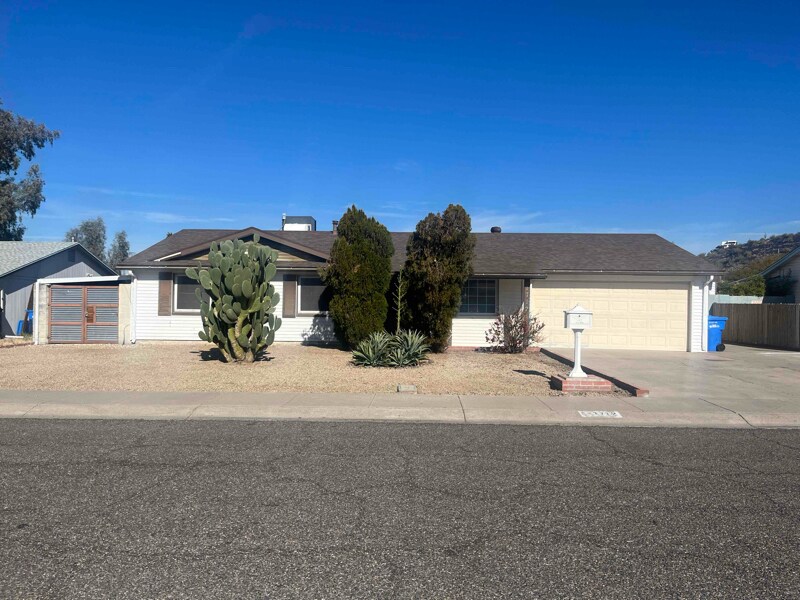 Primary Photo - 1712 W Voltaire Ave