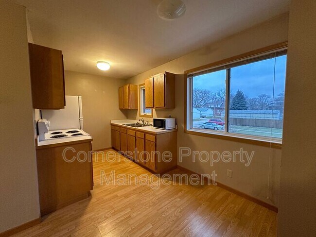 Building Photo - 312 S 17th St