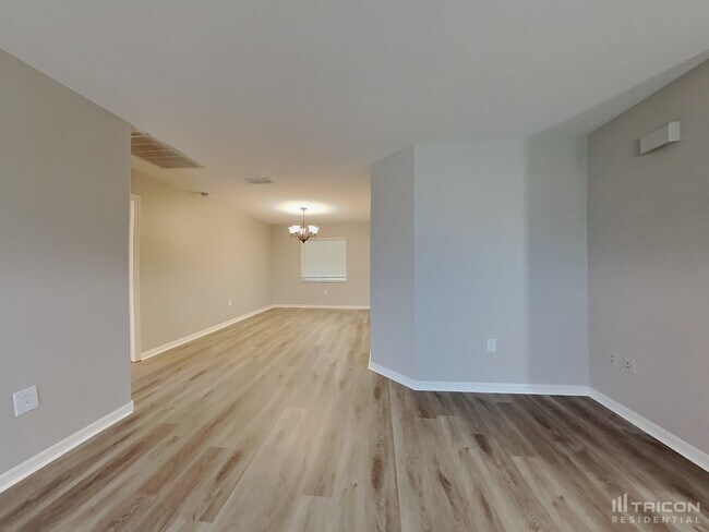 Building Photo - 5913 Fall River Dr