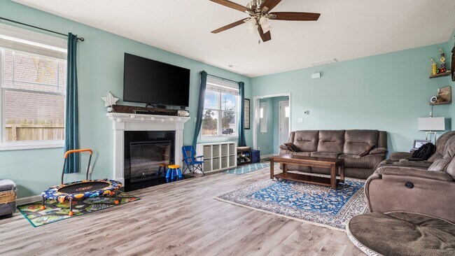 Foto del edificio - 4-Bedroom Hunter's Creek Gem
